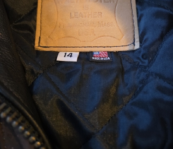 Women's Black Fringe Leather Jacket - Stylish Western-Inspired - Picture 10 of 10